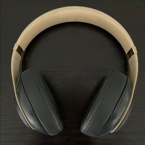 Beats by Dre Black Over-Ear Headphones